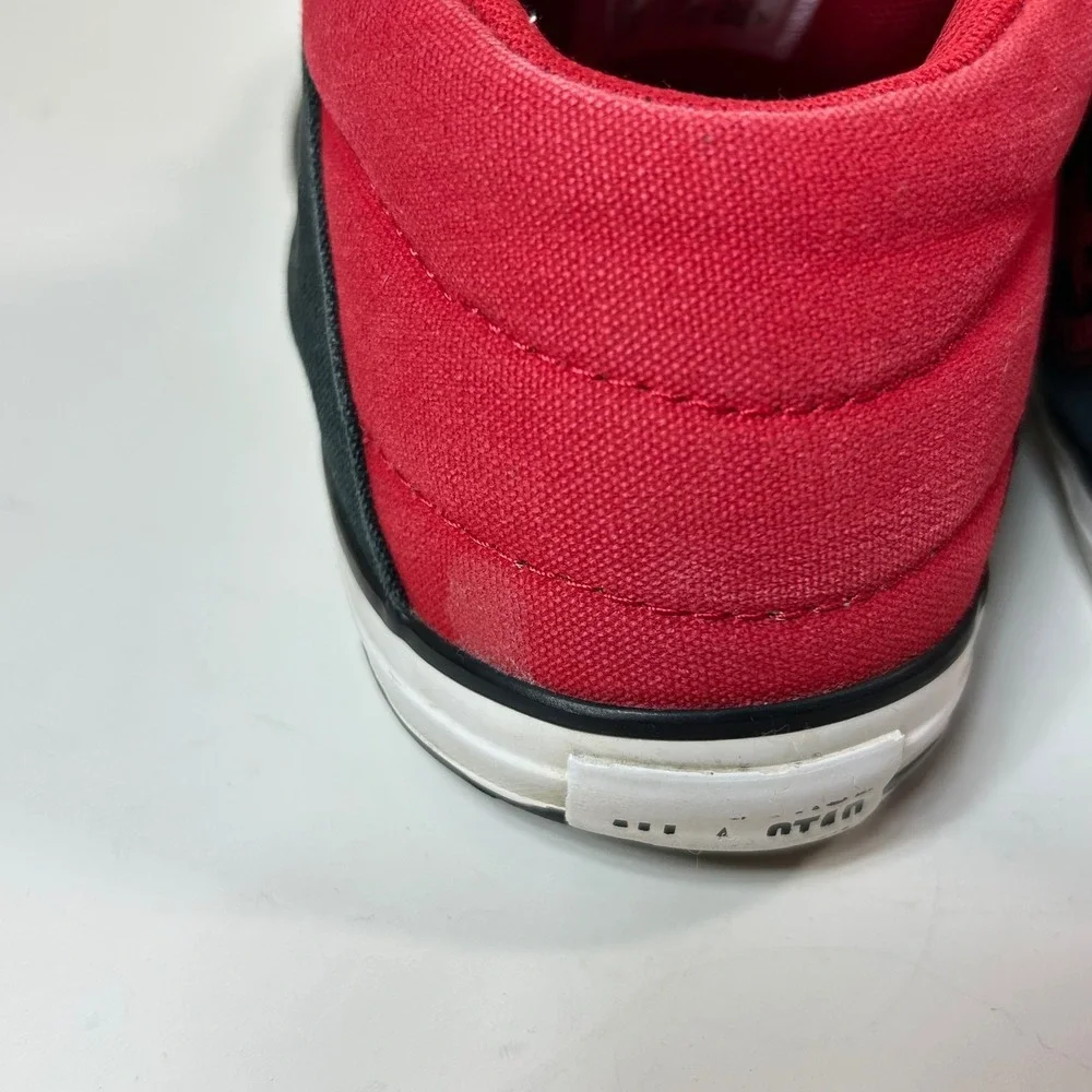 Converse Chuck Taylor All Star Axle Mid Black Red Junior Sneaker 663886F Size 6Y